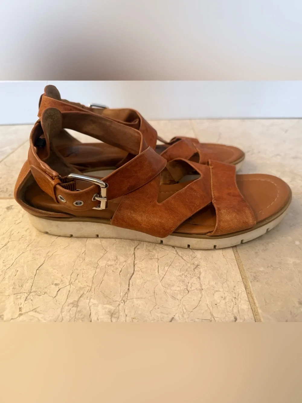 Söfft Cognac Leather Strappy Comfort Sandals Women’s Size 8
